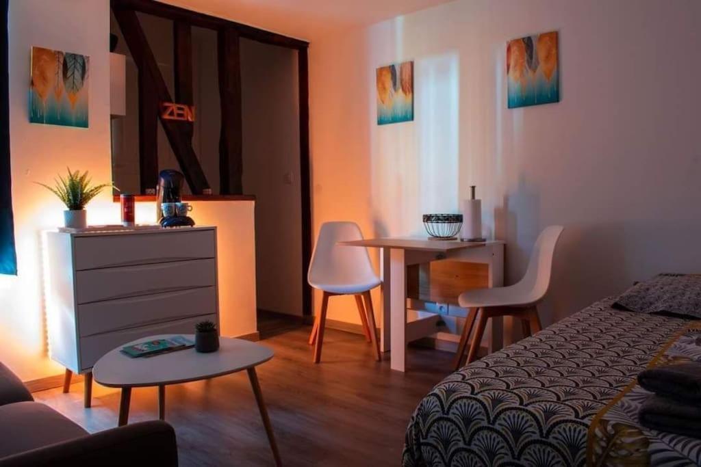 Studio Charmant Confortable Tv Centre Ville Лувие Екстериор снимка