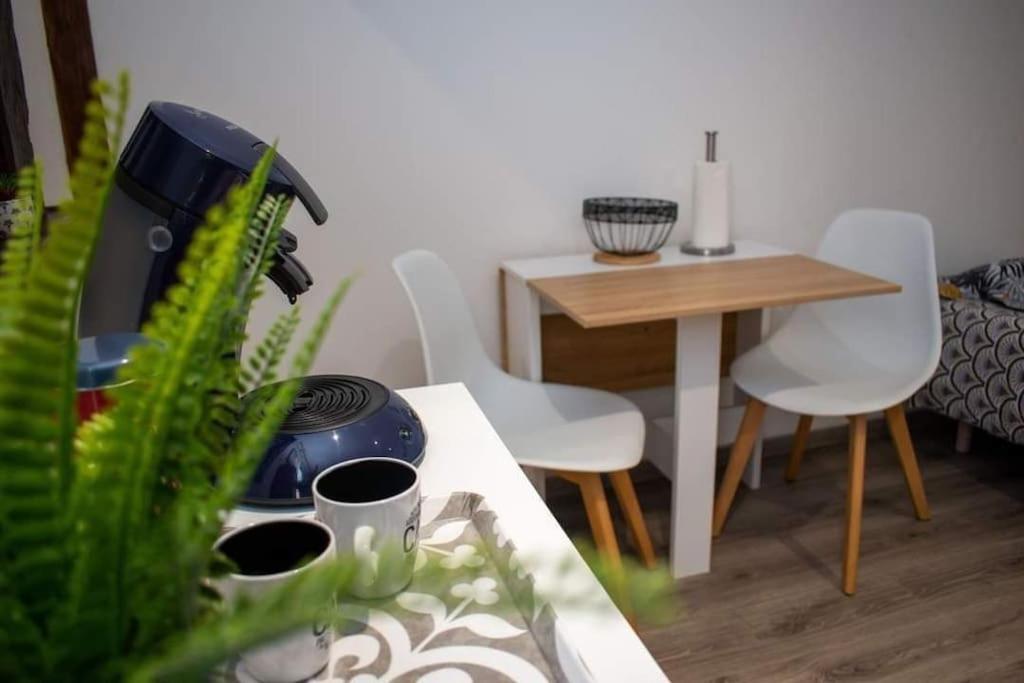 Studio Charmant Confortable Tv Centre Ville Лувие Екстериор снимка