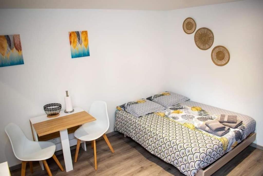 Studio Charmant Confortable Tv Centre Ville Лувие Екстериор снимка